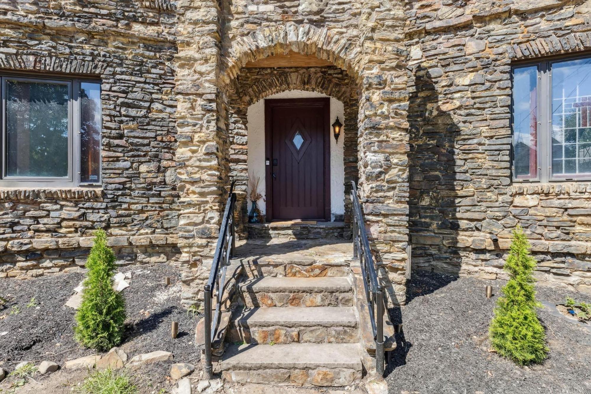 Enchanted Castle - Your Royal Getaway Awaits Cleveland Esterno foto