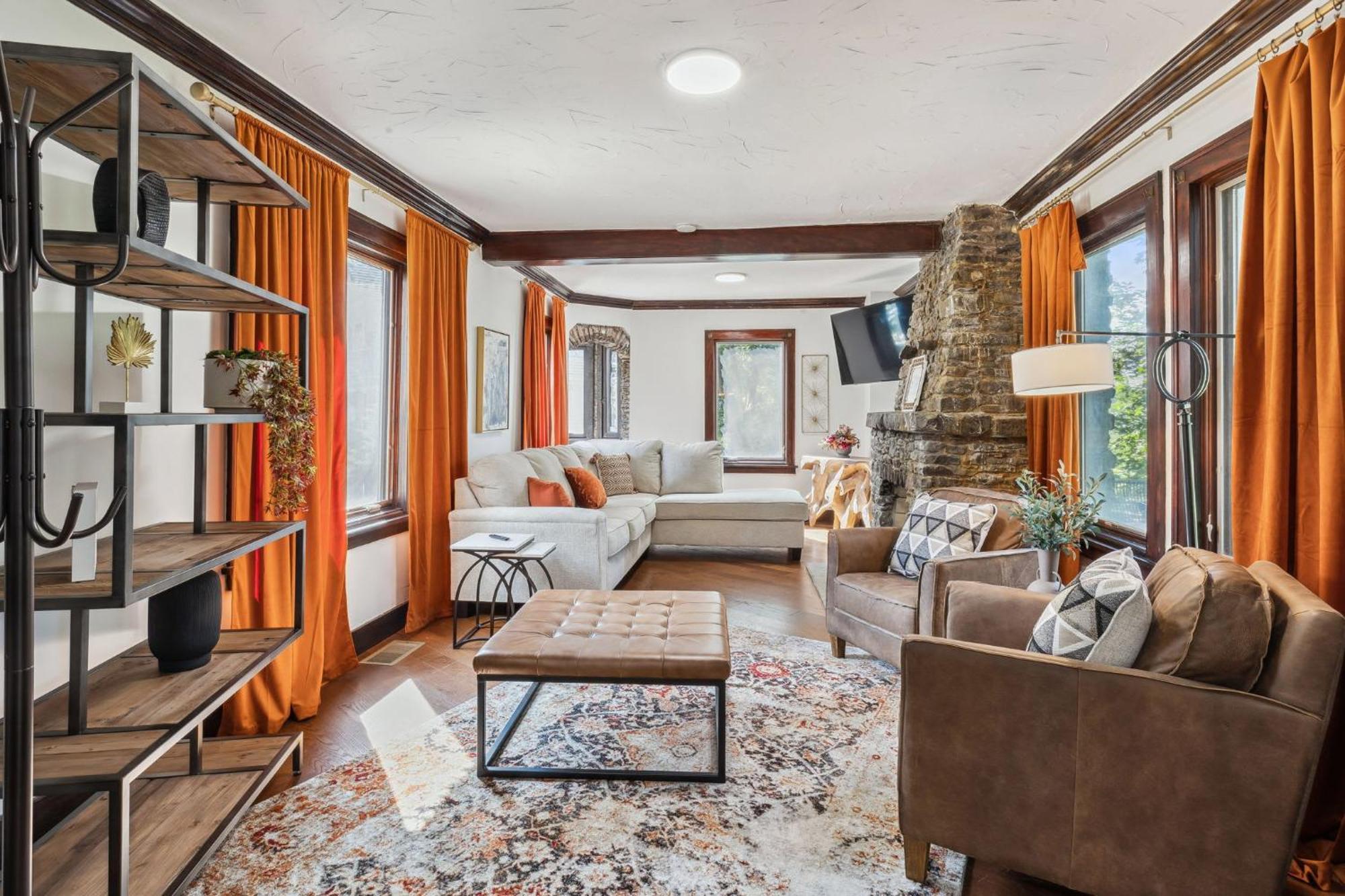 Enchanted Castle - Your Royal Getaway Awaits Cleveland Esterno foto